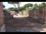 08110 ostia - regio v - semita dei cippi - ecke - via della fortuna della annonaria - bli ri norden.jpg